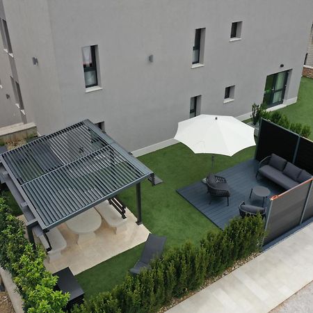 Grey House Apartment Bol Exterior photo