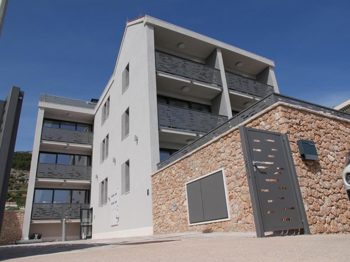 Grey House Apartment Bol Exterior photo