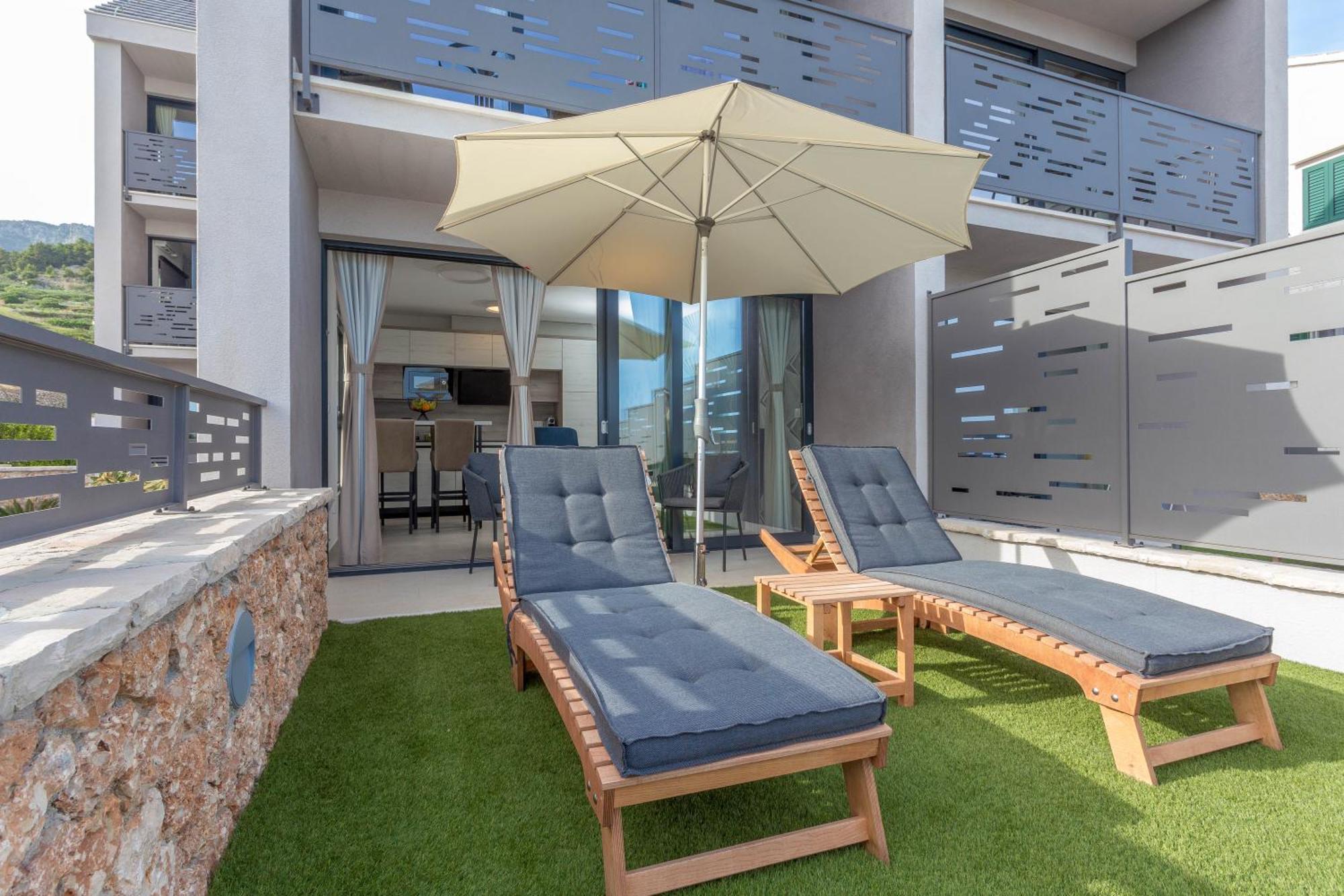 Grey House Apartment Bol Exterior photo