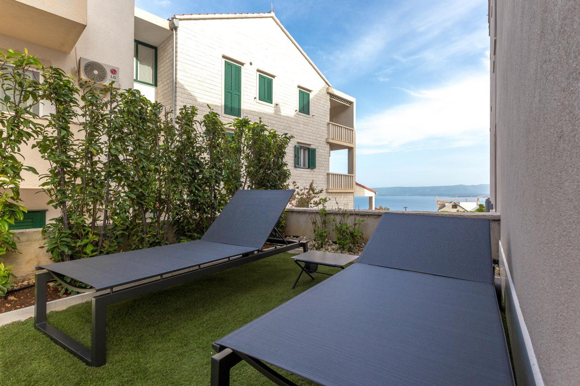 Grey House Apartment Bol Exterior photo